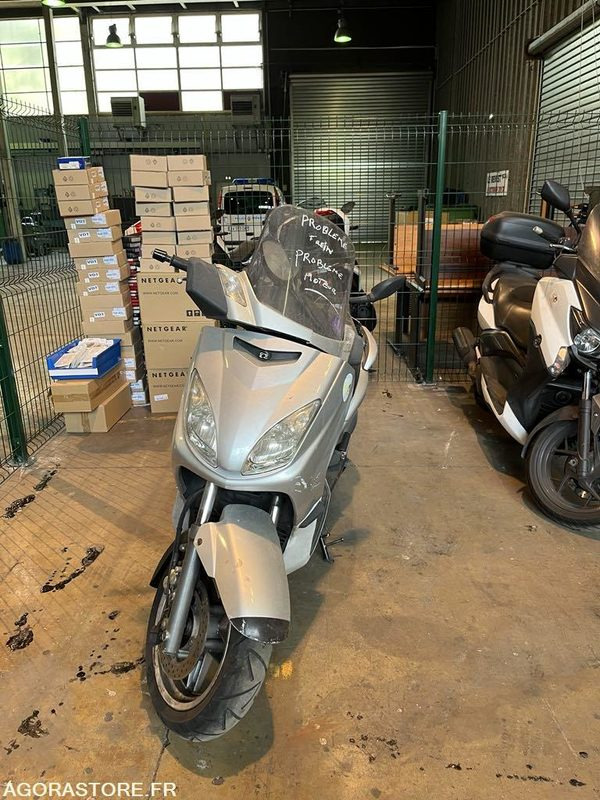 Scooter MBK 125 - Motocykel: obrázok 1 Scooter MBK 125 - Motocykel: obrázok 1