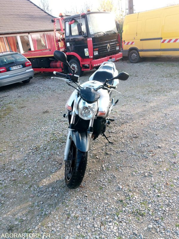 Suzuki GSR600 - Motocykel: obrázok 3 Suzuki GSR600 - Motocykel: obrázok 3