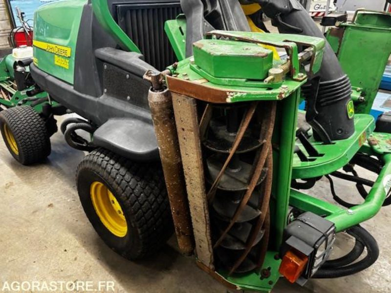 TONDEUSE HELICOIDALE JOHN DEERE 8400-ROULANTE-1521 HEURES. - Záhradná kosačka: obrázok 1 TONDEUSE HELICOIDALE JOHN DEERE 8400-ROULANTE-1521 HEURES. - Záhradná kosačka: obrázok 1