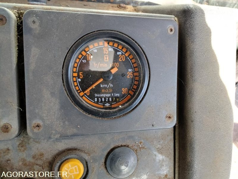 TRACTEUR CHARGEUR RENAULT 754 - 70 CV - Traktor: obrázok 5 TRACTEUR CHARGEUR RENAULT 754 - 70 CV - Traktor: obrázok 5
