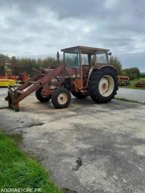 TRACTEUR - MC CORMICK - IH 654 - 1972 - Traktor: obrázok 3 TRACTEUR - MC CORMICK - IH 654 - 1972 - Traktor: obrázok 3
