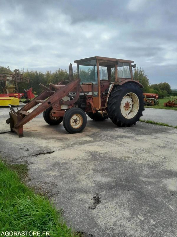 TRACTEUR - MC CORMICK - IH 654 - 1972 - Traktor: obrázok 1 TRACTEUR - MC CORMICK - IH 654 - 1972 - Traktor: obrázok 1