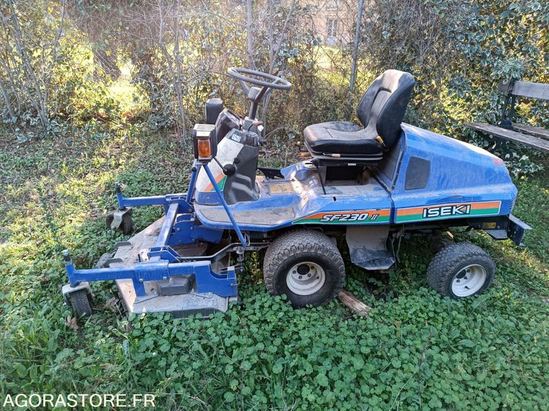 Tondeuse ISEKI type SF230 à réparer ou pour pièces - Záhradná kosačka: obrázok 1 Tondeuse ISEKI type SF230 à réparer ou pour pièces - Záhradná kosačka: obrázok 1