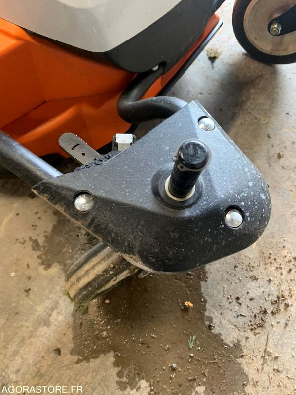 Tondeuse STIHL - Záhradná kosačka: obrázok 4 Tondeuse STIHL - Záhradná kosačka: obrázok 4