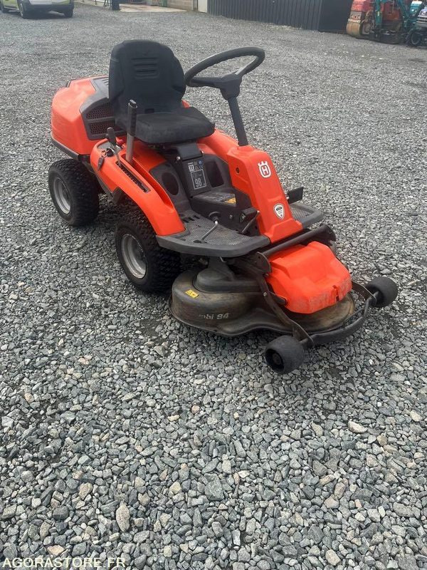 Tracteur tondeuse Husqvarna RIDER R214TC - Záhradná kosačka: obrázok 1 Tracteur tondeuse Husqvarna RIDER R214TC - Záhradná kosačka: obrázok 1
