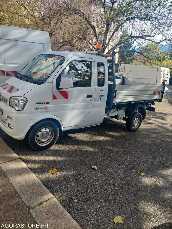 Tri-benne Giotti Victoria Gladiator Essence - Dodávka sklápač: obrázok 1 Tri-benne Giotti Victoria Gladiator Essence - Dodávka sklápač: obrázok 1