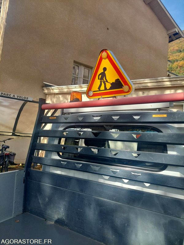 Tri-benne Giotti Victoria Gladiator Essence - Dodávka sklápač: obrázok 5 Tri-benne Giotti Victoria Gladiator Essence - Dodávka sklápač: obrázok 5