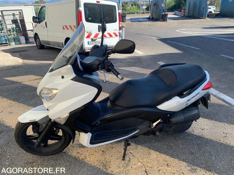 Yamaha X-Max 125 cm3 - 2012 - 36 300 kms - CD 169 FW - Motocykel: obrázok 3 Yamaha X-Max 125 cm3 - 2012 - 36 300 kms - CD 169 FW - Motocykel: obrázok 3