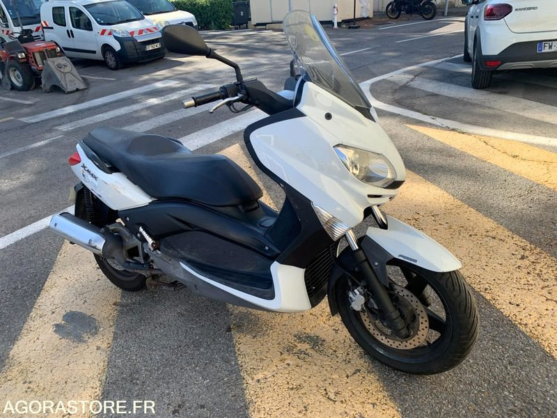 Yamaha X-Max 125 cm3 - 2012 - 36 300 kms - CD 169 FW - Motocykel: obrázok 2 Yamaha X-Max 125 cm3 - 2012 - 36 300 kms - CD 169 FW - Motocykel: obrázok 2