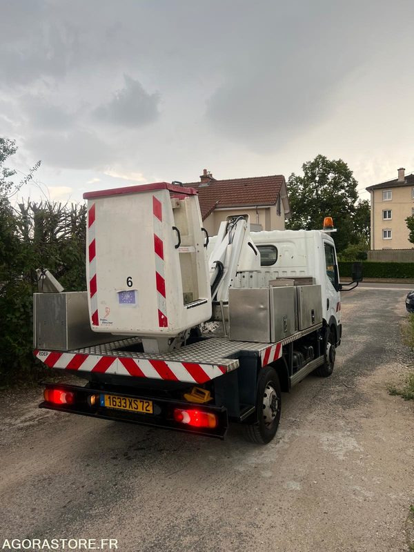 Nissan cabstar 2.5 dci nacelle 7m 129353km - Malá dodávka: obrázok 4 Nissan cabstar 2.5 dci nacelle 7m 129353km - Malá dodávka: obrázok 4