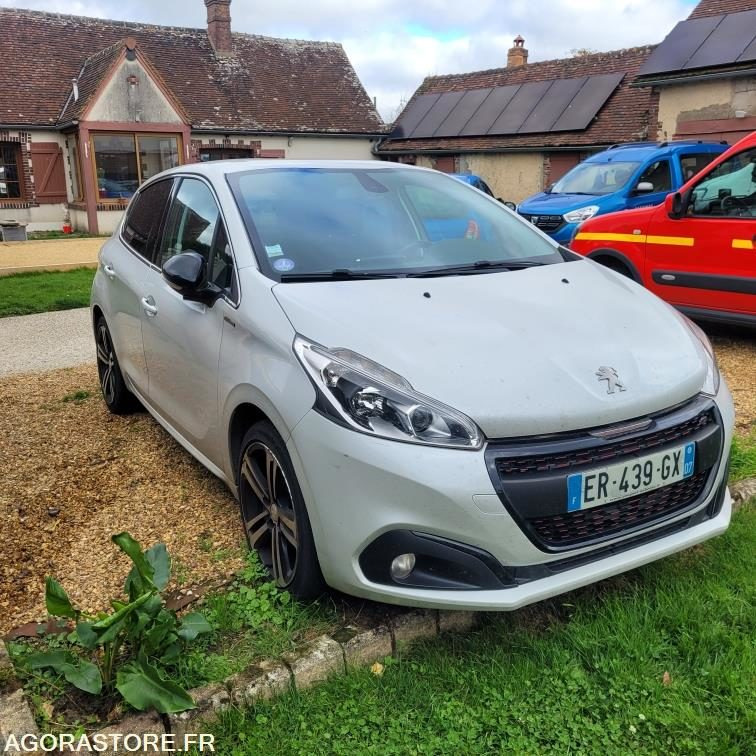 Peugeot 208 gt line - 125 321 kms - 2017 - Automobil: obrázok 1 Peugeot 208 gt line - 125 321 kms - 2017 - Automobil: obrázok 1