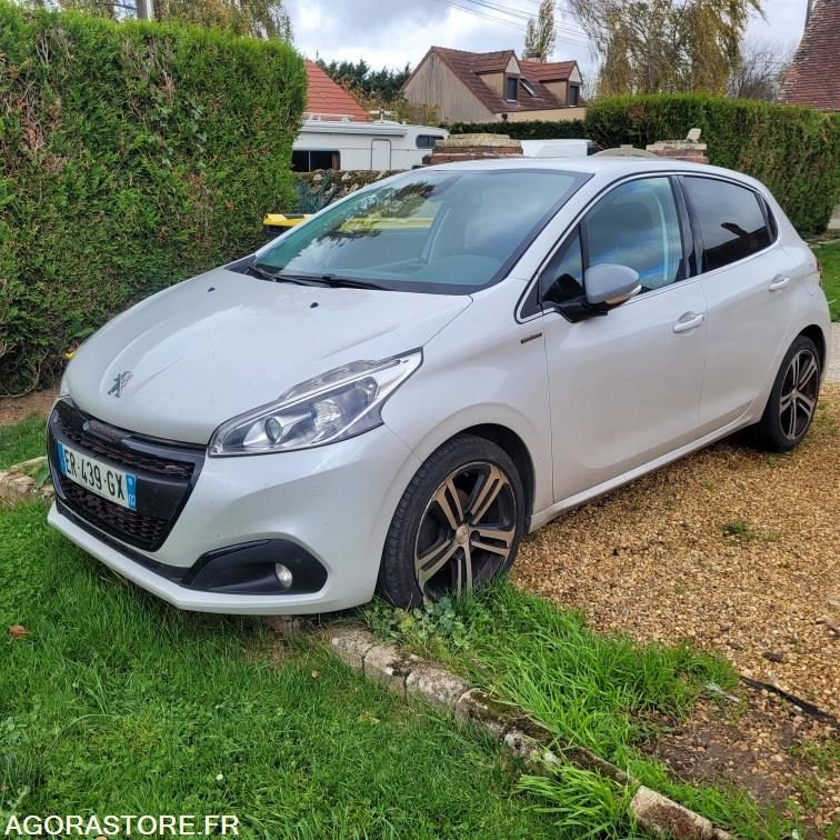Peugeot 208 gt line - 125 321 kms - 2017 - Automobil: obrázok 2 Peugeot 208 gt line - 125 321 kms - 2017 - Automobil: obrázok 2