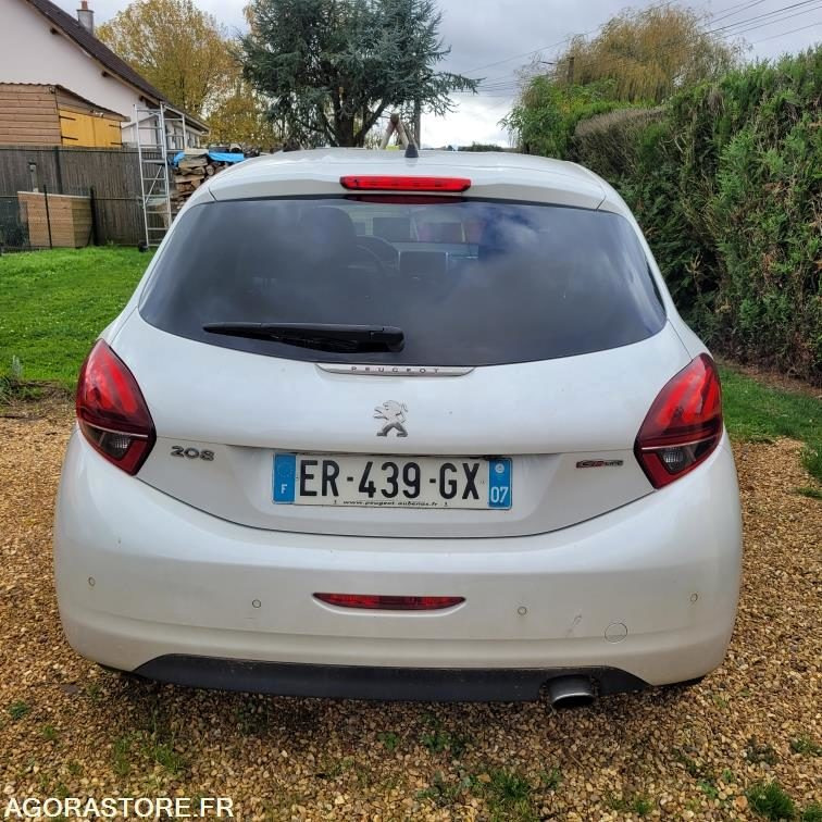 Peugeot 208 gt line - 125 321 kms - 2017 - Automobil: obrázok 5 Peugeot 208 gt line - 125 321 kms - 2017 - Automobil: obrázok 5