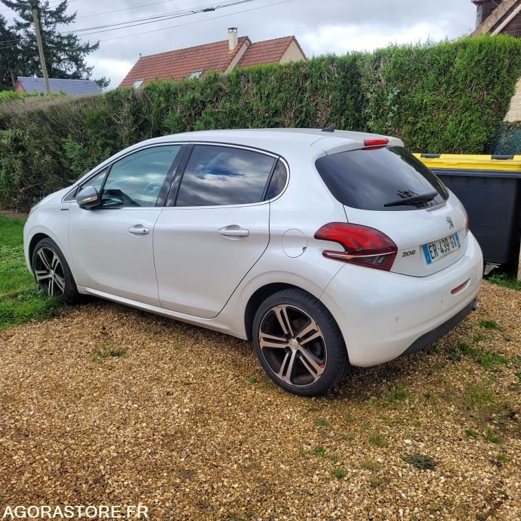 Peugeot 208 gt line - 125 321 kms - 2017 - Automobil: obrázok 3 Peugeot 208 gt line - 125 321 kms - 2017 - Automobil: obrázok 3