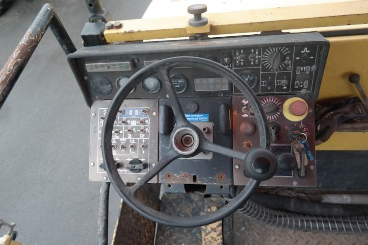 Finišer Dynapack F121 4WD: obrázok 10 Finišer Dynapack F121 4WD: obrázok 10