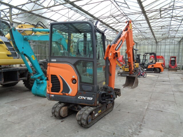 Doosan DX19 - Mini rýpadlo: obrázok 4 Doosan DX19 - Mini rýpadlo: obrázok 4
