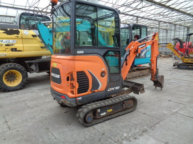 Doosan DX19 - Mini rýpadlo: obrázok 2 Doosan DX19 - Mini rýpadlo: obrázok 2