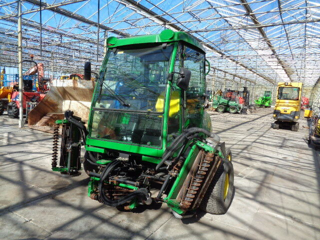 John Deere 3235C - Záhradná kosačka: obrázok 2 John Deere 3235C - Záhradná kosačka: obrázok 2