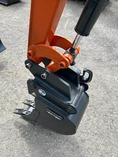Hitachi ZX10U-6 - Mini rýpadlo: obrázok 5 Hitachi ZX10U-6 - Mini rýpadlo: obrázok 5