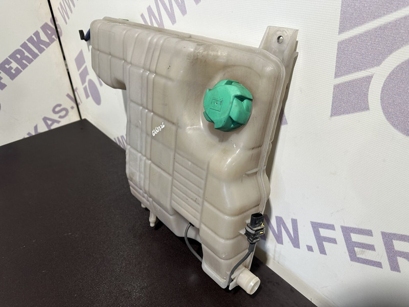 DAF expansion tank - Expanzná nádobka pre Nákladné auto: obrázok 2 DAF expansion tank - Expanzná nádobka pre Nákladné auto: obrázok 2