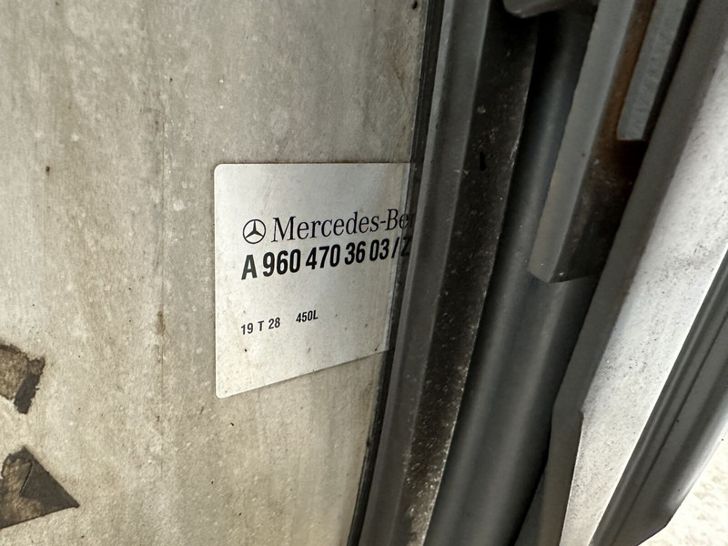 Mercedes-Benz 450L with brackets and step - Palivová nádrž pre Nákladné auto: obrázok 5 Mercedes-Benz 450L with brackets and step - Palivová nádrž pre Nákladné auto: obrázok 5