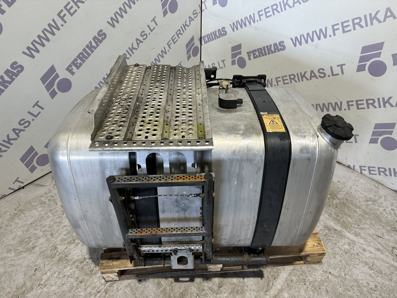 Mercedes-Benz 450L with brackets and step - Palivová nádrž pre Nákladné auto: obrázok 1 Mercedes-Benz 450L with brackets and step - Palivová nádrž pre Nákladné auto: obrázok 1