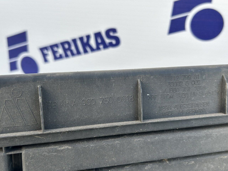 Kapota pre Nákladné auto Mercedes-Benz bonnet grill with illuminated logo: obrázok 7