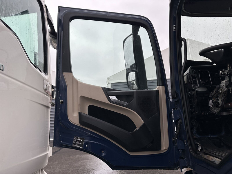 Mercedes-Benz low-cab left side doors - Dvere a diely pre Nákladné auto: obrázok 2 Mercedes-Benz low-cab left side doors - Dvere a diely pre Nákladné auto: obrázok 2