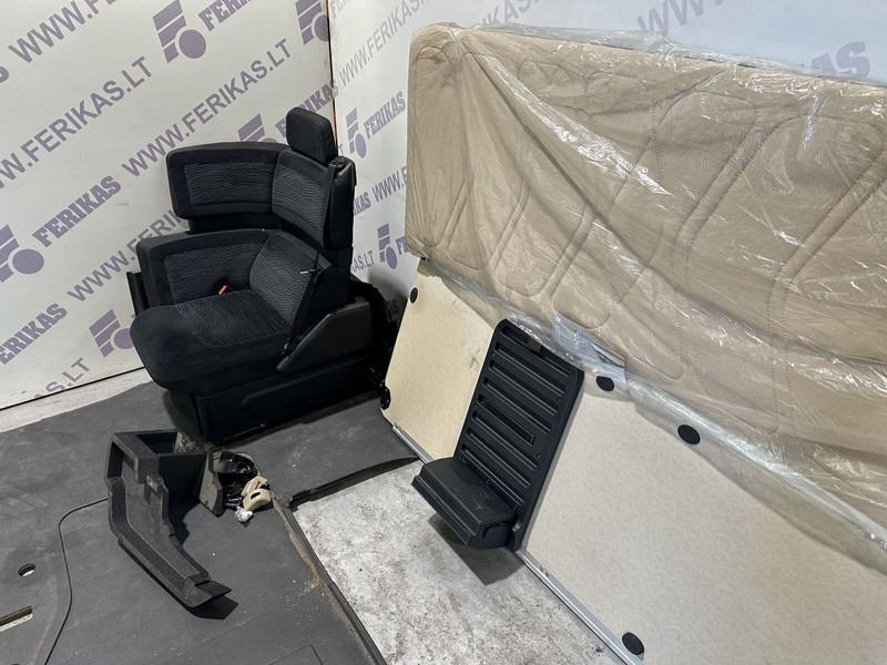 Mercedes-Benz passenger seat with lower bunk and table - Sedadlo pre Nákladné auto: obrázok 3 Mercedes-Benz passenger seat with lower bunk and table - Sedadlo pre Nákladné auto: obrázok 3