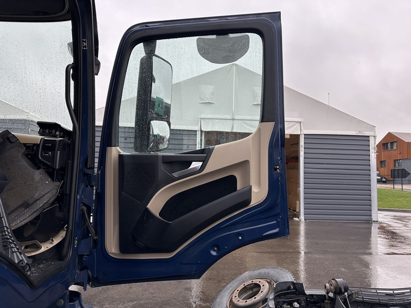 Mercedes-Benz right side low-roof cab doors - Dvere a diely pre Nákladné auto: obrázok 2 Mercedes-Benz right side low-roof cab doors - Dvere a diely pre Nákladné auto: obrázok 2