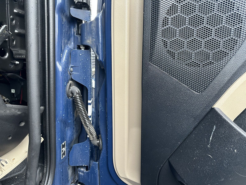 Mercedes-Benz right side low-roof cab doors - Dvere a diely pre Nákladné auto: obrázok 3 Mercedes-Benz right side low-roof cab doors - Dvere a diely pre Nákladné auto: obrázok 3