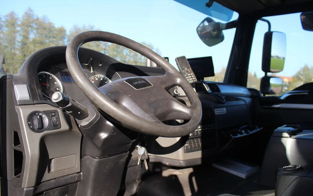 Interior photo 2: Cisternové vozidlo MAN TGL 12 250 EURO 6 !!! BLOKADA MOSTU !!!