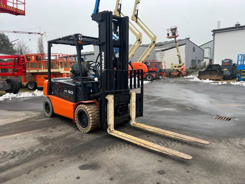 Doosan B50X5 5T 6m Triplex non-marking (1840) - Elektrický vysokozdvižný vozík: obrázok 5 Doosan B50X5 5T 6m Triplex non-marking (1840) - Elektrický vysokozdvižný vozík: obrázok 5