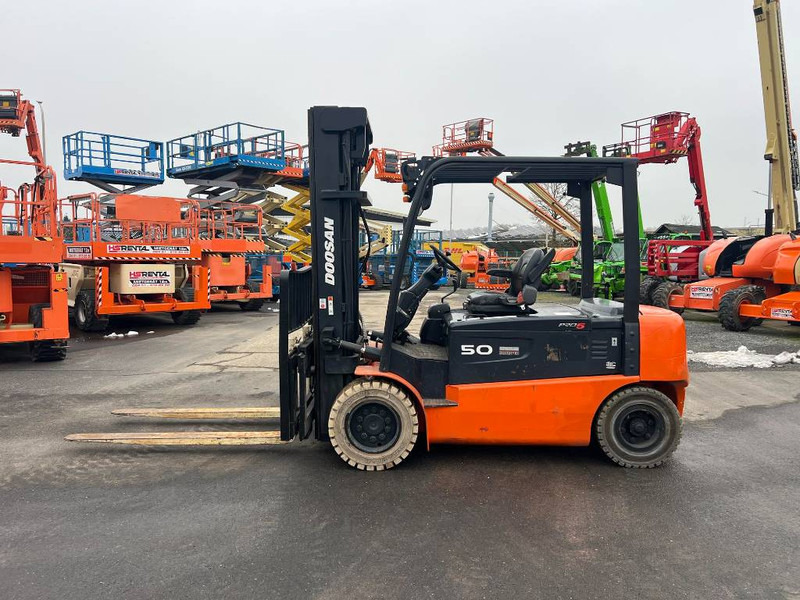 Doosan B50X5 5T 6m Triplex non-marking (1840) - Elektrický vysokozdvižný vozík: obrázok 2 Doosan B50X5 5T 6m Triplex non-marking (1840) - Elektrický vysokozdvižný vozík: obrázok 2