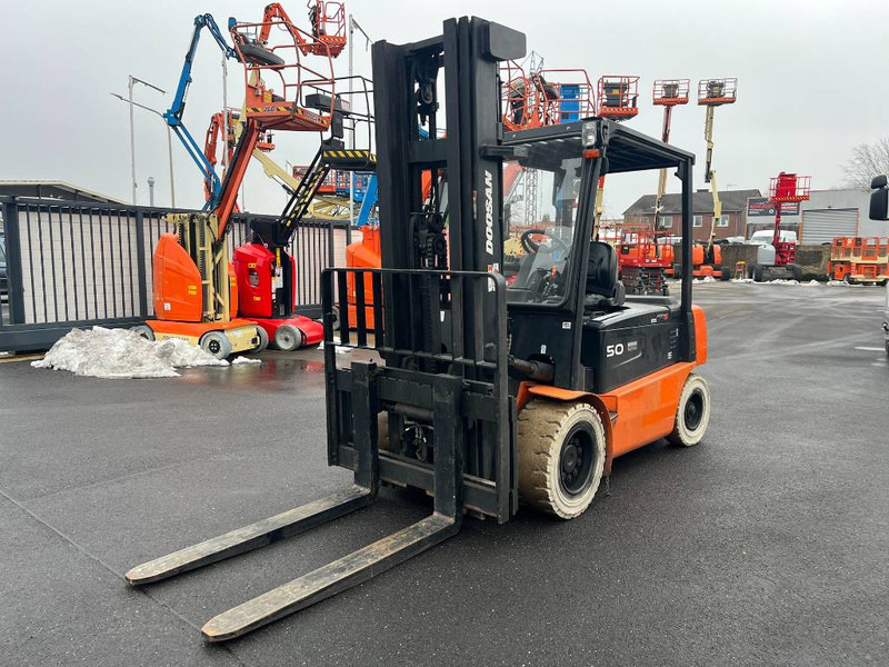 Doosan B50X5 5T 6m Triplex non-marking (1841) - Elektrický vysokozdvižný vozík: obrázok 3 Doosan B50X5 5T 6m Triplex non-marking (1841) - Elektrický vysokozdvižný vozík: obrázok 3