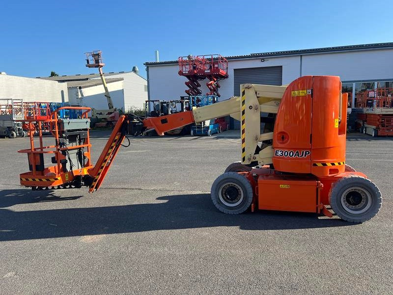 JLG E300 AJP elektro 11m (1791) - Kĺbová pracovná plošina: obrázok 5 JLG E300 AJP elektro 11m (1791) - Kĺbová pracovná plošina: obrázok 5