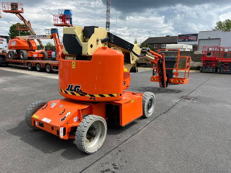 JLG E400AJPN elektro 14m (1779) - Kĺbová pracovná plošina: obrázok 3 JLG E400AJPN elektro 14m (1779) - Kĺbová pracovná plošina: obrázok 3