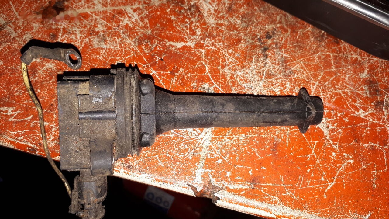 Bosch kolpak svechi 15W263 katushka zazhiganiya 08T199 MAN 0221503035 MAN Volvo - Elektrický systém pre Autobus: obrázok 1 Bosch kolpak svechi 15W263 katushka zazhiganiya 08T199 MAN 0221503035 MAN Volvo - Elektrický systém pre Autobus: obrázok 1