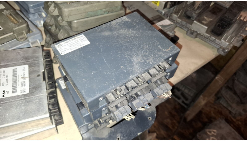 MAN VDO 412.409/007/002. 412.413.009\008 . 412.413.005.003 - Riadiaca jednotka: obrázok 2 MAN VDO 412.409/007/002. 412.413.009\008 . 412.413.005.003 - Riadiaca jednotka: obrázok 2