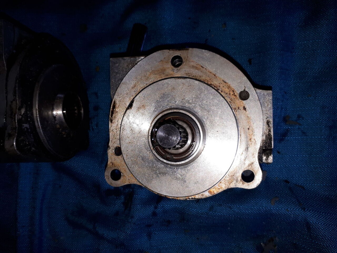 Rexroth ROTATION BPV-20\.30-24VDC 3792123. Rexroht/ Scania. Volvo. - Hydraulický motor pre Autobus: obrázok 2 Rexroth ROTATION BPV-20\.30-24VDC 3792123. Rexroht/ Scania. Volvo. - Hydraulický motor pre Autobus: obrázok 2