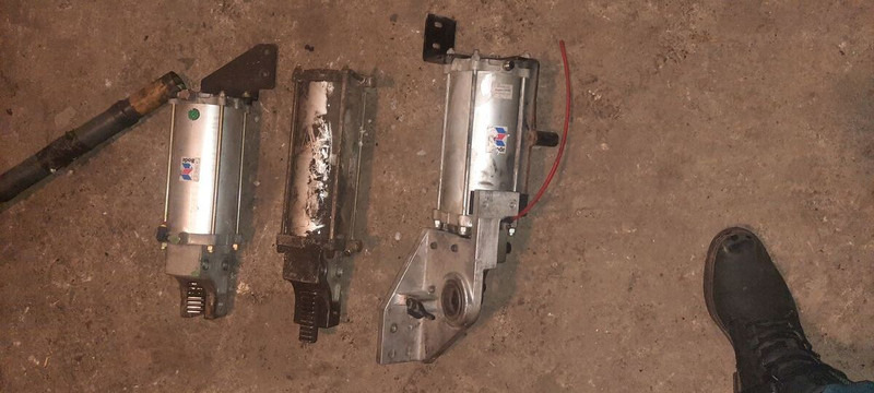 Scania механизм закрытия дверей - Dvere a diely: obrázok 4 Scania механизм закрытия дверей - Dvere a diely: obrázok 4