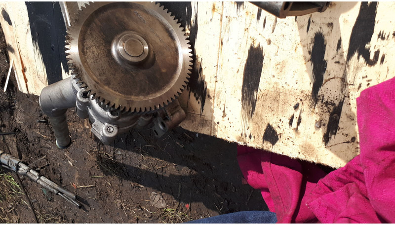 Volvo B10/ B12 = - Olejové čerpadlo: obrázok 4 Volvo B10/ B12 = - Olejové čerpadlo: obrázok 4