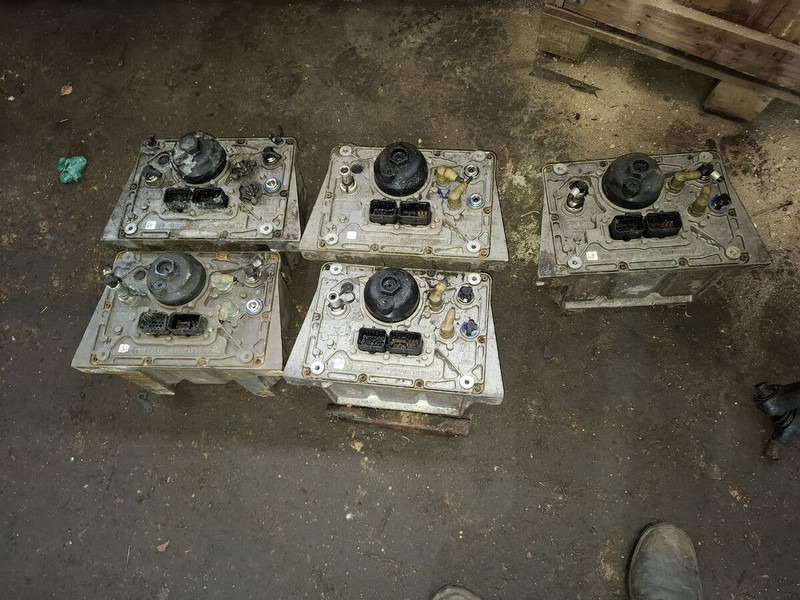 Volvo Помпа подкачки АБЛУ Б12 с подкачкой - Palivový filter: obrázok 1 Volvo Помпа подкачки АБЛУ Б12 с подкачкой - Palivový filter: obrázok 1