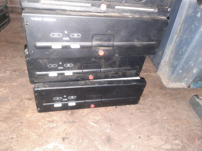 Volvo Video system x-dmr 8 R8 Compact RJ45 - Elektrický systém: obrázok 5 Volvo Video system x-dmr 8 R8 Compact RJ45 - Elektrický systém: obrázok 5