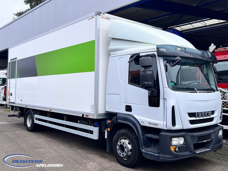 Iveco Eurocargo 150E28 175.650 km, AC, 3 Stoelen, 2000 kg lift, 6 Cilinder - Skříňový nákladní auto: obrázok 1 Iveco Eurocargo 150E28 175.650 km, AC, 3 Stoelen, 2000 kg lift, 6 Cilinder - Skříňový nákladní auto: obrázok 1