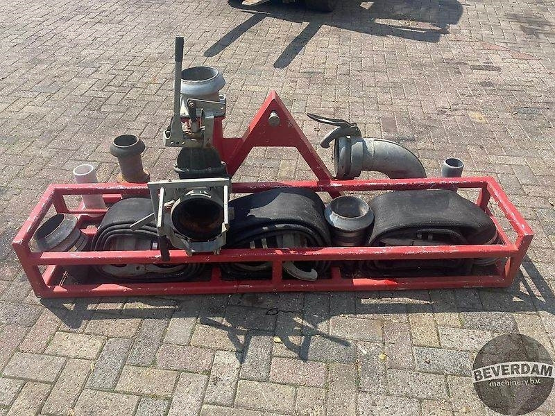 Bok met mestslangen en koppelingen - Rozmetadlo hnoja: obrázok 3 Bok met mestslangen en koppelingen - Rozmetadlo hnoja: obrázok 3