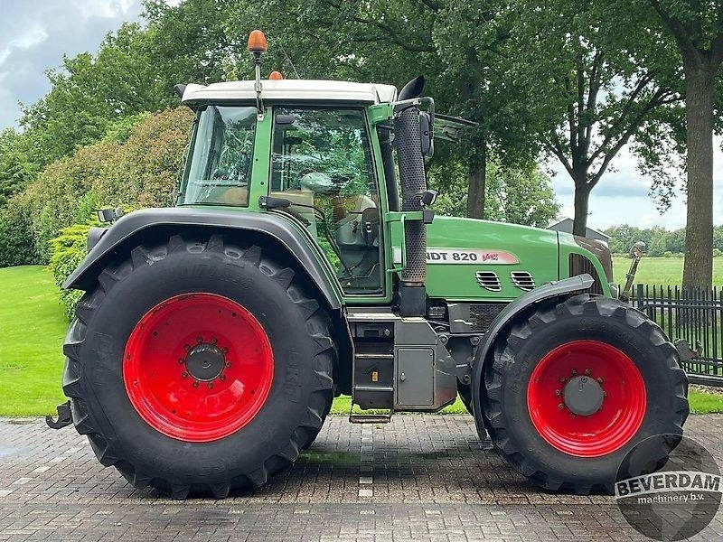 Fendt 820 Vario TMS - Traktor: obrázok 2 Fendt 820 Vario TMS - Traktor: obrázok 2