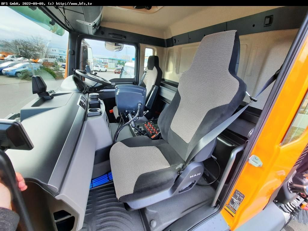 MAN TGS 18.420 4X2 BL Bucher OF 8000 TWIN beidseitig - Zametacie vozidlo: obrázok 4 MAN TGS 18.420 4X2 BL Bucher OF 8000 TWIN beidseitig - Zametacie vozidlo: obrázok 4