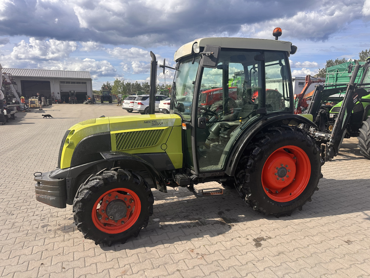 CLAAS NECTIS 257F - Traktor: obrázok 1 CLAAS NECTIS 257F - Traktor: obrázok 1