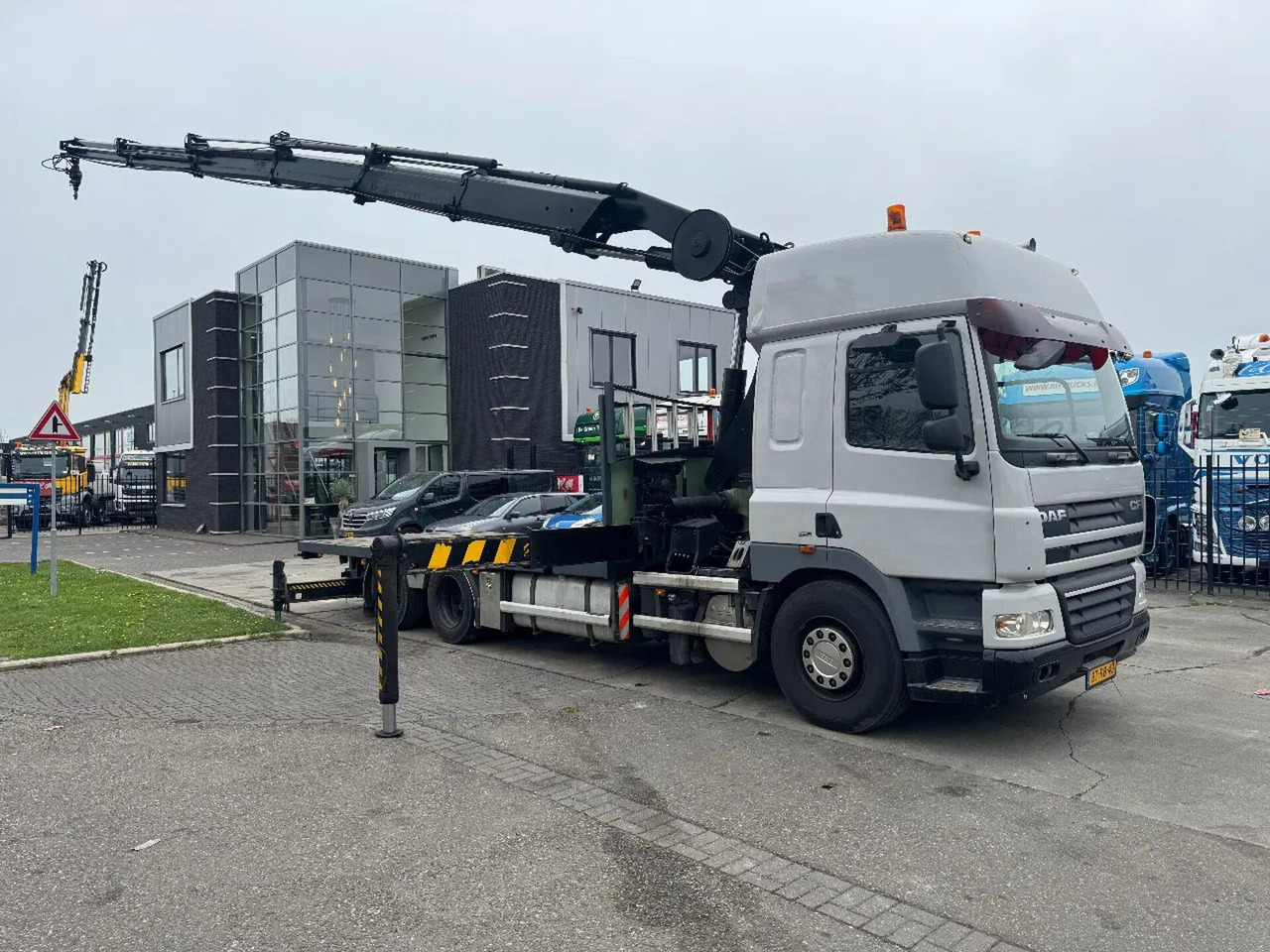 DAF CF 85.360 6X2 EURO 5 HIAB 377 + REMOTE CONTROL T - Valníkový/ Plošinový nákladný automobil, Auto s hydraulickou rukou: obrázok 2 DAF CF 85.360 6X2 EURO 5 HIAB 377 + REMOTE CONTROL T - Valníkový/ Plošinový nákladný automobil, Auto s hydraulickou rukou: obrázok 2